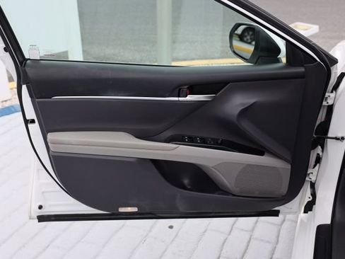Used 2018 Toyota Camry LE FWD image 10