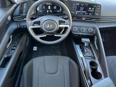 Certified 2026 Hyundai Elantra SE FWD image 15