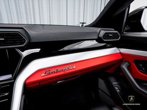 Used 2022 Lamborghini Urus AWD/4WD image 27