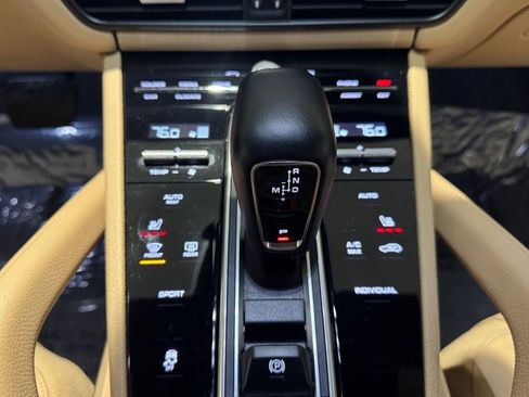 Used 2023 Porsche Cayenne image 32