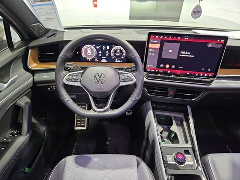 New 2026 Volkswagen Tiguan SEL R-Line AWD/4WD image 15