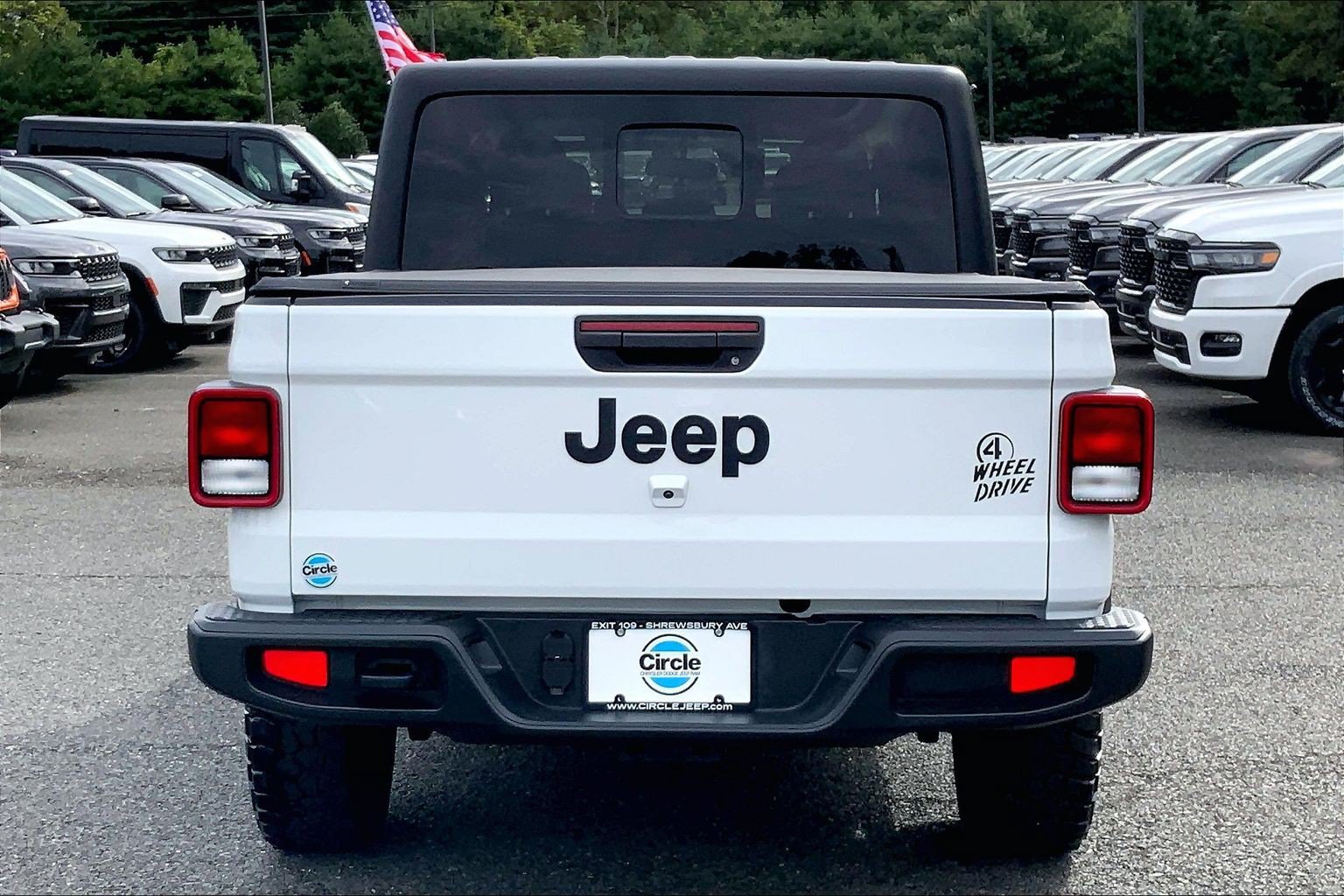 Certified 2023 Jeep Gladiator Overland AWD/4WD image 4
