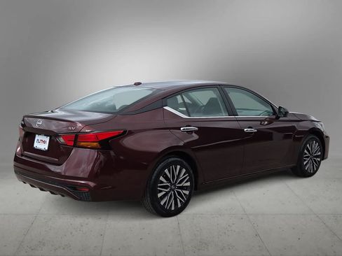Used 2024 Nissan Altima 2.5 SV FWD image 7