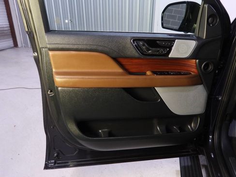 Used 2024 Lincoln Navigator Reserve image 32