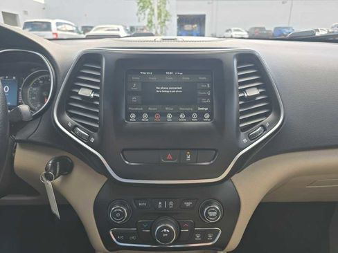 Used 2021 Jeep Cherokee Latitude FWD image 12