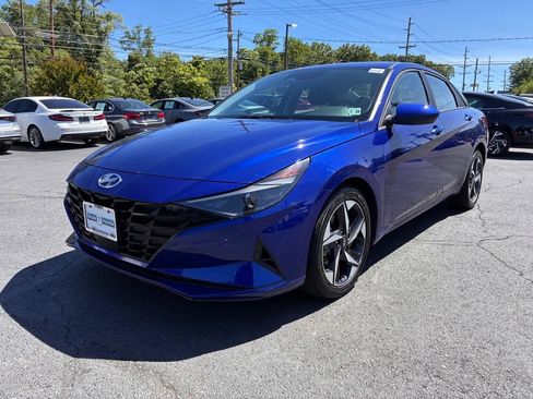 Used 2023 Hyundai Elantra SEL w/ Convenience Package FWD image 3