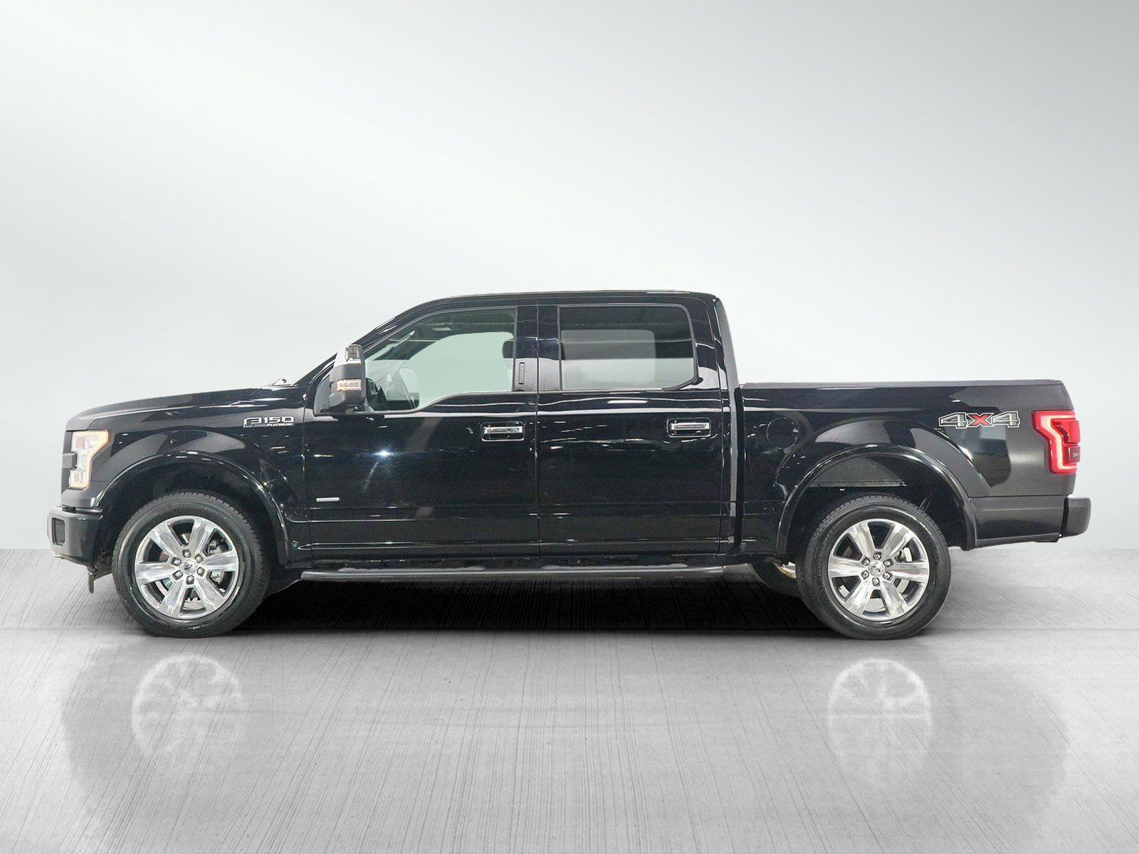 Used 2017 Ford F150 Platinum w/ Equipment Group 701A Luxury AWD/4WD image 2