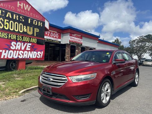 Used 2015 Ford Taurus SEL image 1