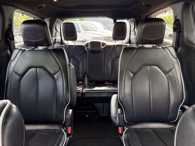 Used 2025 Chrysler Pacifica Limited FWD image 25