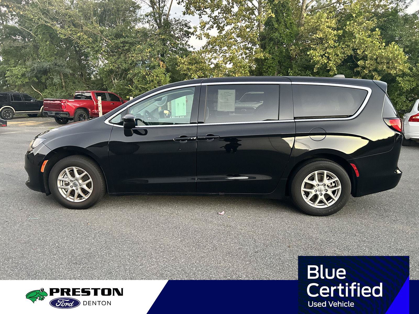 Used 2024 Chrysler Voyager LX FWD image 2