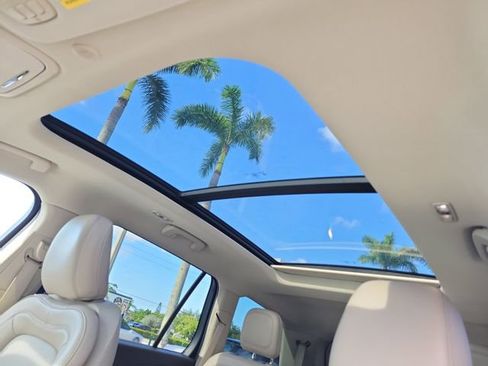Used 2022 Lincoln Aviator Reserve w/ Class IV Trailer Tow Package RWD image 20