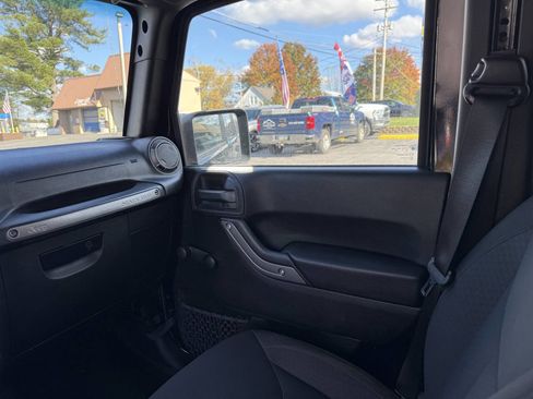 Used 2018 Jeep Wrangler Unlimited Sport image 11