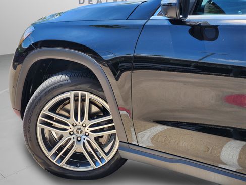 Certified 2025 Mercedes-Benz GLS 450 4MATIC image 27