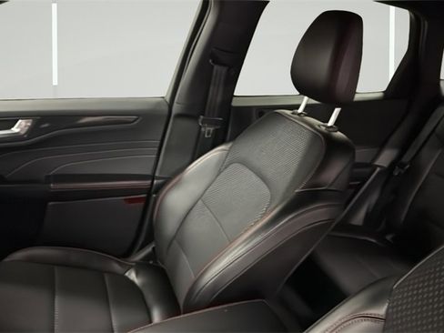 Used 2025 Ford Escape ST-Line image 35
