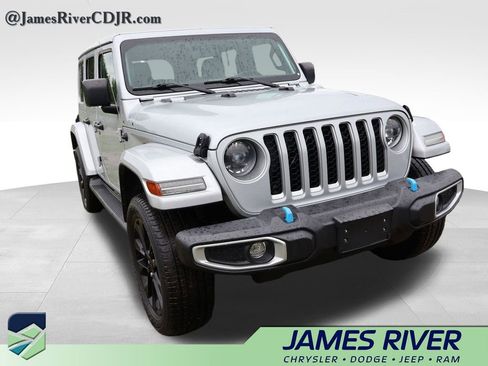 Used 2023 Jeep Wrangler Unlimited Sahara w/ Cold Weather Group AWD/4WD image 8