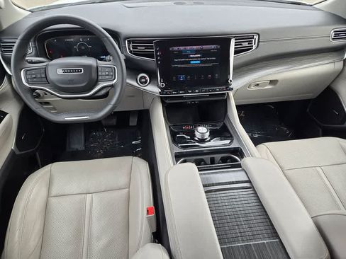 Used 2024 Jeep Wagoneer Series II w/ Flexible Seating Group AWD/4WD image 9