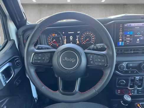 Used 2024 Jeep Wrangler Rubicon image 25