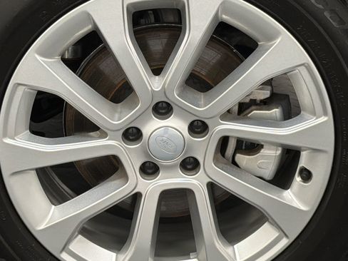 Used 2025 Land Rover Range Rover Sport SE image 5