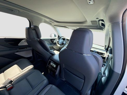 Certified 2020 Lincoln Aviator Reserve w/ Equipment Group 202A image 30