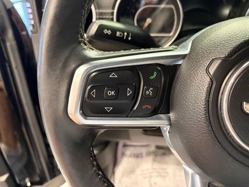 Used 2018 Jeep Wrangler Unlimited Sahara w/ Dual Top Group AWD/4WD image 10