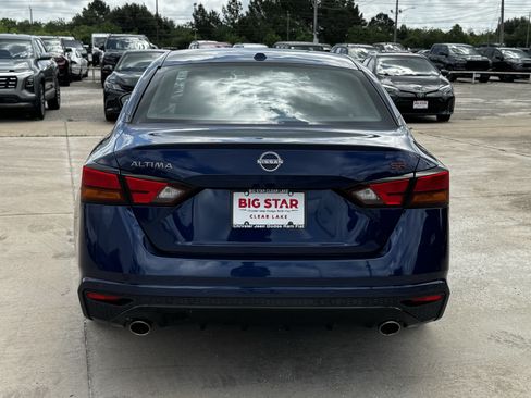 Used 2024 Nissan Altima 2.5 SR FWD image 9