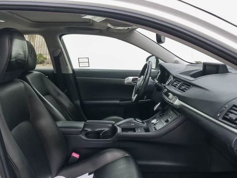 Used 2013 Lexus CT 200h w/ Premium Pkg w/Navigation FWD image 16