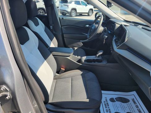 Used 2024 Chevrolet Trax LS w/ Driver Confidence Package FWD image 4