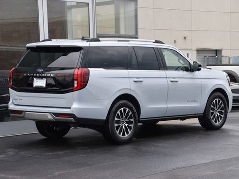 Used 2025 Ford Expedition Platinum image 7