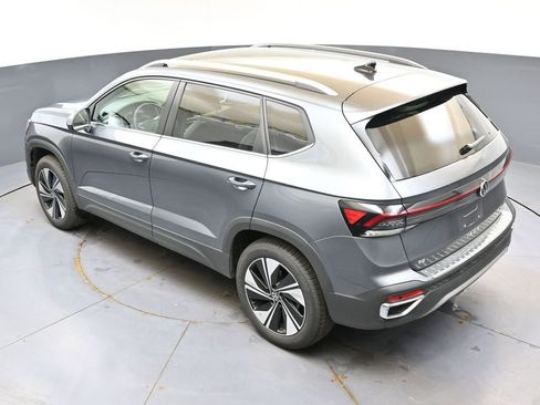 Used 2025 Volkswagen Taos SE AWD/4WD image 38