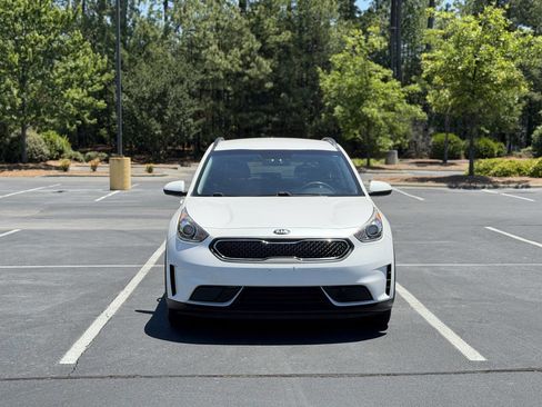 Used 2018 Kia Niro LX FWD image 2
