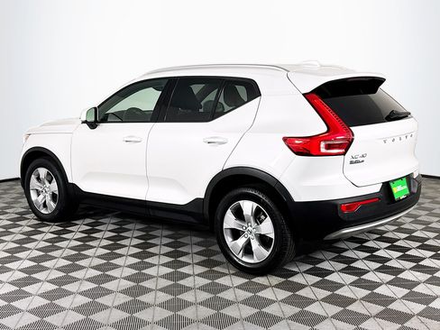 Used 2022 Volvo XC40 T5 Momentum AWD/4WD image 6