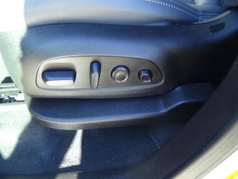 Used 2024 Buick Enclave Premium image 18