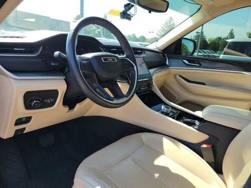 Used 2022 Jeep Grand Cherokee L Limited AWD/4WD image 19