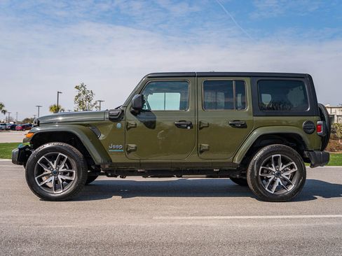 Used 2024 Jeep Wrangler Unlimited w/ Convenience Group image 4