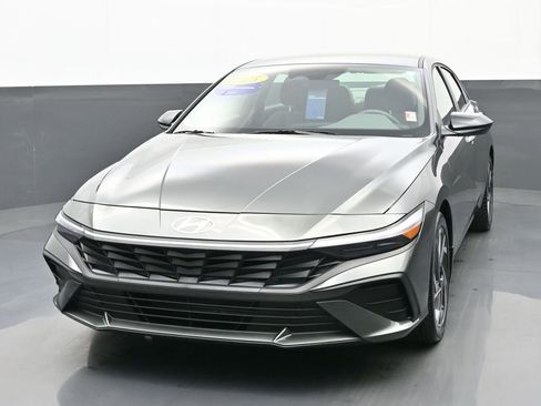 Certified 2025 Hyundai Elantra Sport image 8