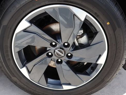 Used 2024 Nissan Rogue SV FWD image 47