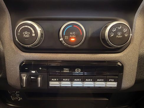 Used 2020 RAM 3500 Tradesman w/ Chrome Appearance Group image 33