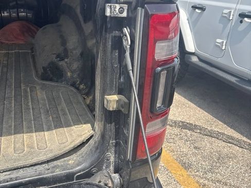Used 2019 RAM 1500 Laramie AWD/4WD image 11