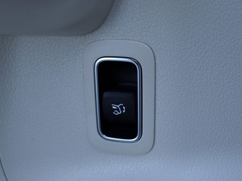 Used 2023 Mercedes-Benz EQB 300 4MATIC w/ Exclusive Package image 26