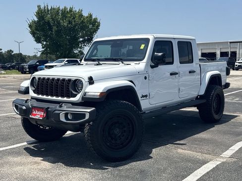 Used 2026 Jeep Gladiator Sport AWD/4WD image 1