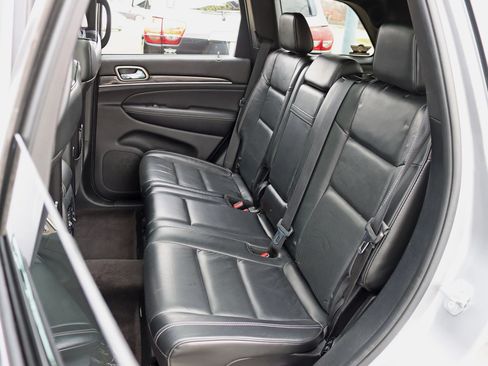 Used 2017 Jeep Grand Cherokee Overland AWD/4WD image 32