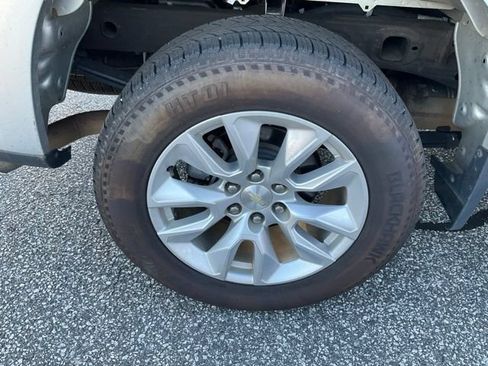 Used 2020 Chevrolet Silverado 1500 Custom w/ Custom Value Package AWD/4WD image 14