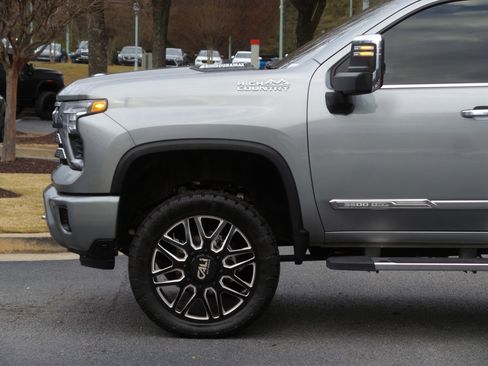 Used 2025 Chevrolet Silverado 3500 High Country w/ High Country Premium Package image 28