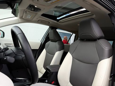 Used 2024 Toyota Corolla Cross XLE w/ Convenience Package image 20