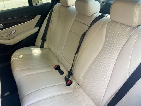 Used 2019 Mercedes-Benz E 300 4MATIC image 5