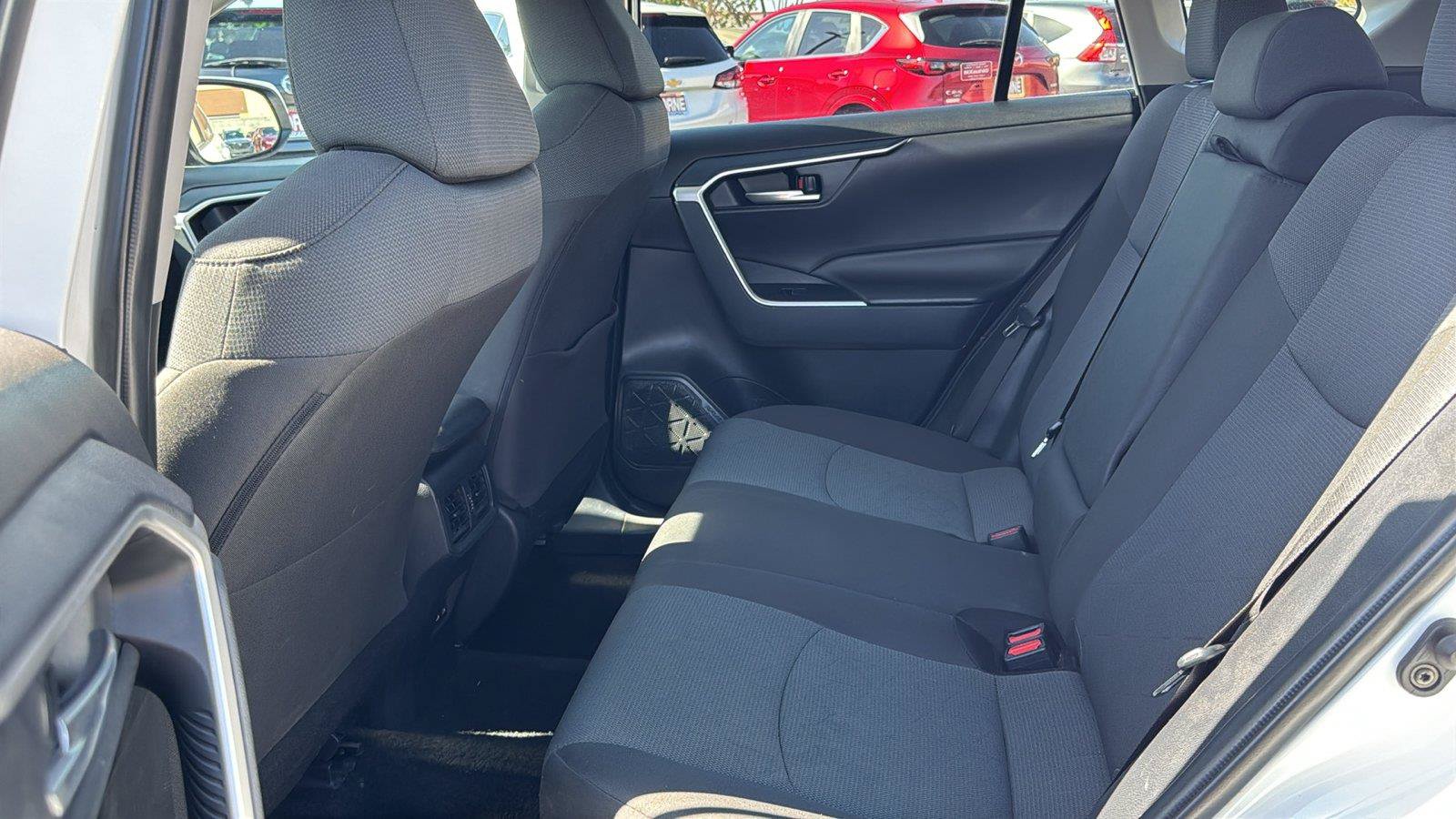 Used 2025 Toyota RAV4 XLE FWD image 22