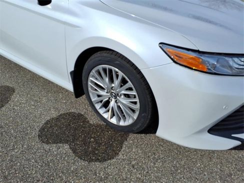 Used 2018 Toyota Camry XLE image 4