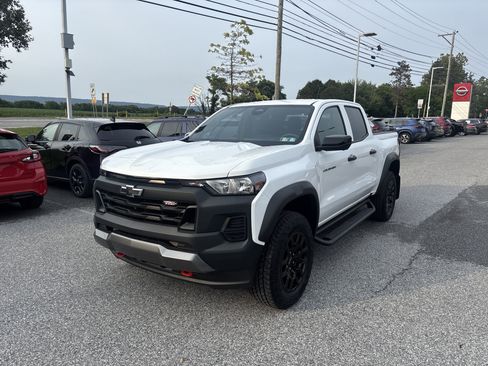 Used 2024 Chevrolet Colorado Trail Boss w/ Technology Package AWD/4WD image 17