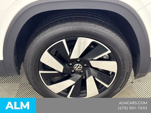 Used 2025 Volkswagen Atlas Cross Sport SE image 16