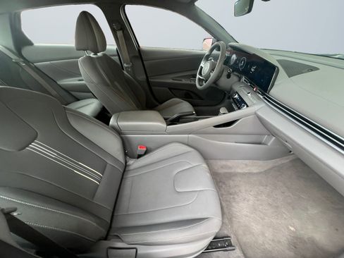 Used 2024 Hyundai Elantra SEL image 18